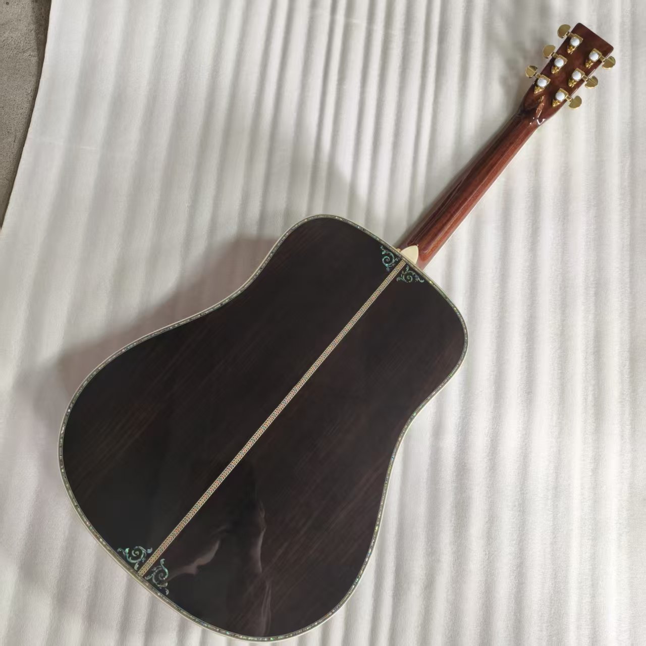 Custom Deluxe Dreadnought D-45 - đánh giá và giá Acoustic Guitar Dreadnought